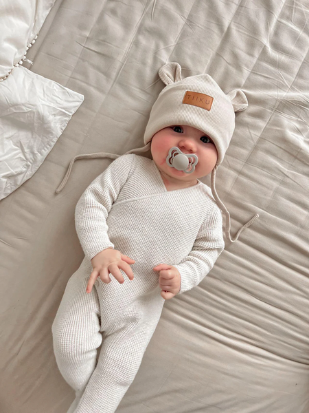 Tiiku - Ribbipipo korvilla - Karhu, Vaalea beige